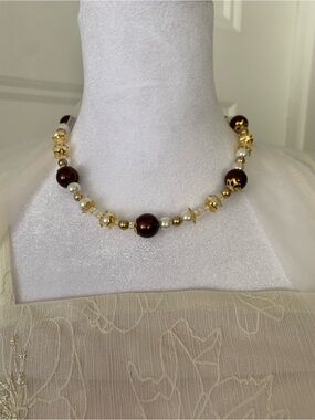 Les Trouve-Tout d'En Haut , Handcrafted by PatBen,Gold & Brown Pearl  Necklace